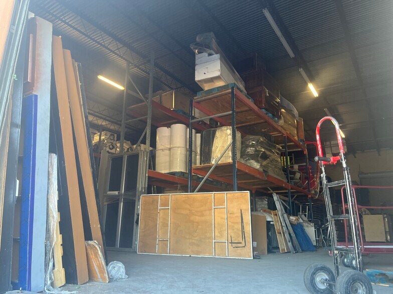 More Photos Of 3911-3929 E IH-10, San Antonio Light Manufacturing For Lease