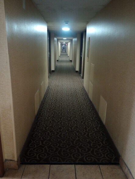 More Photos Of 2501 52nd Ave, Moline Hotel For Sale