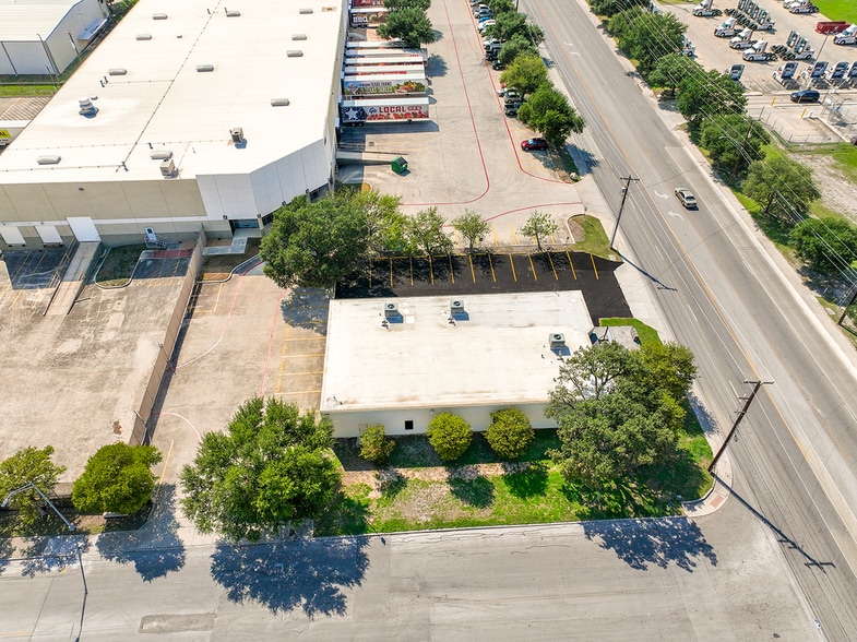 More Photos Of 5260 Rittiman Rd, San Antonio Light Distribution For Sale