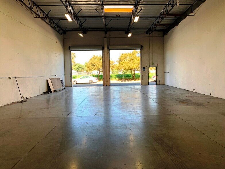 More Photos Of 8580 Avenida De La Fuente, San Diego Manufacturing For Lease