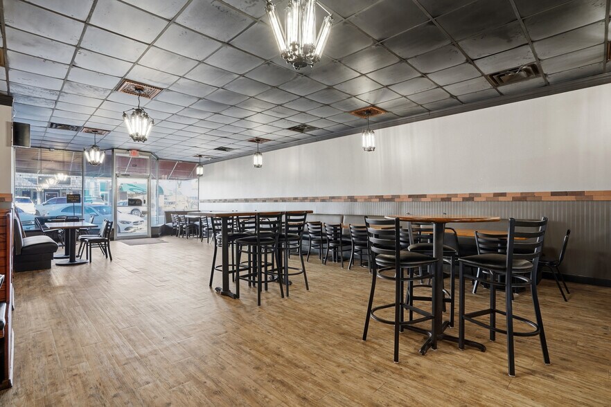 More Photos Of 103 N Allen St, Centralia General Retail For Sale