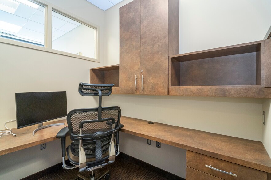 More Photos Of 7230 Lee Deforest Dr, Columbia Office For Lease
