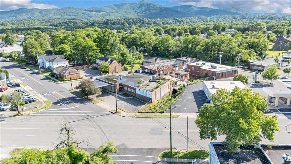 More Photos Of 231 S Colorado St, Salem Freestanding For Sale