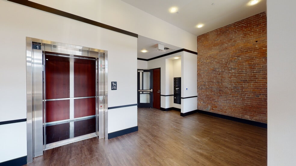 More Photos Of 2400 8th Ave, Altoona Office For Lease