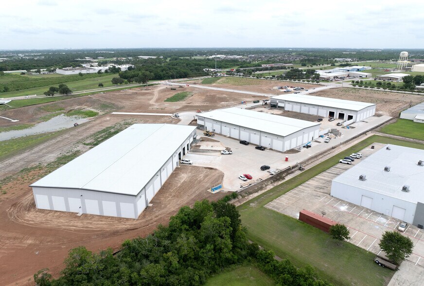More Photos Of 0 N Main St, Pearland Warehouse For Sale