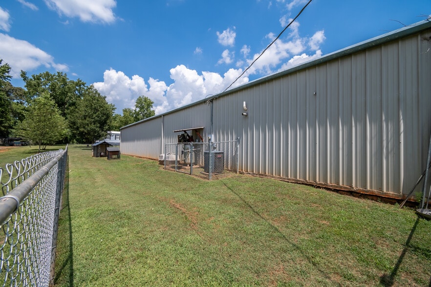 More Photos Of 3655 Neese Commerce Rd, Hull Multifamily For Sale