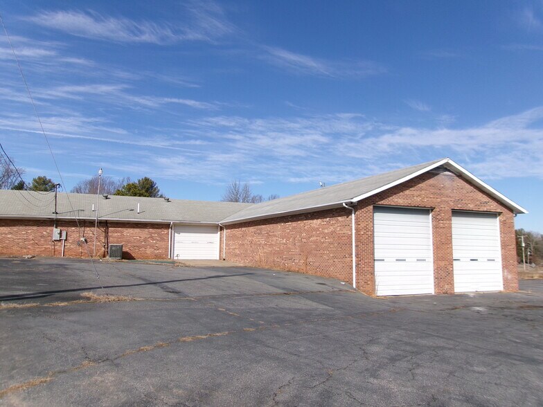 More Photos Of 8655 Fairystone Park Hwy, Bassett Auto Repair For Sale