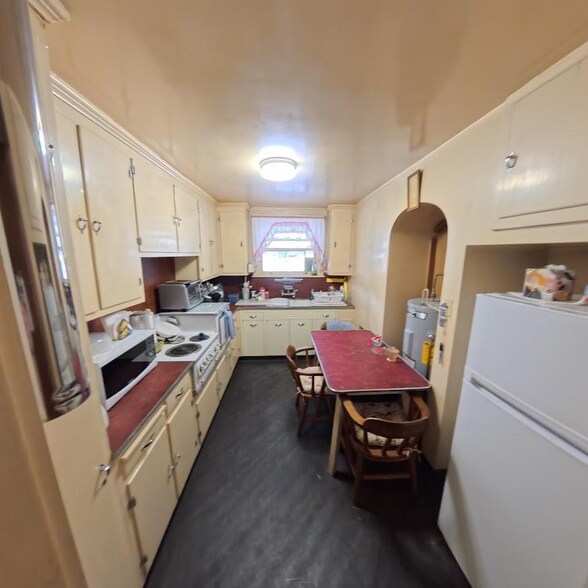 More Photos Of 330 E Norwegian St, Pottsville General Retail For Sale