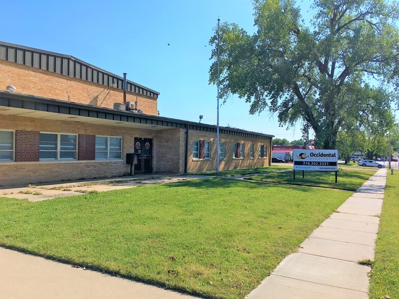 More Photos Of 620 N Edgemoor St, Wichita Warehouse For Sale