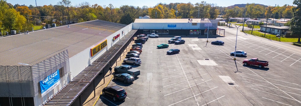 More Photos Of 924 Providence Blvd, Clarksville Unknown For Lease