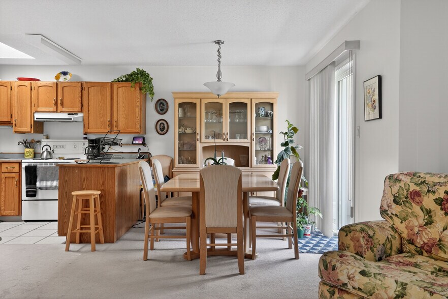 More Photos Of 2241 Columbia Av, Castlegar Apartments For Sale