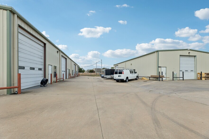 More Photos Of 395 W K Pl, Jenks Service For Sale