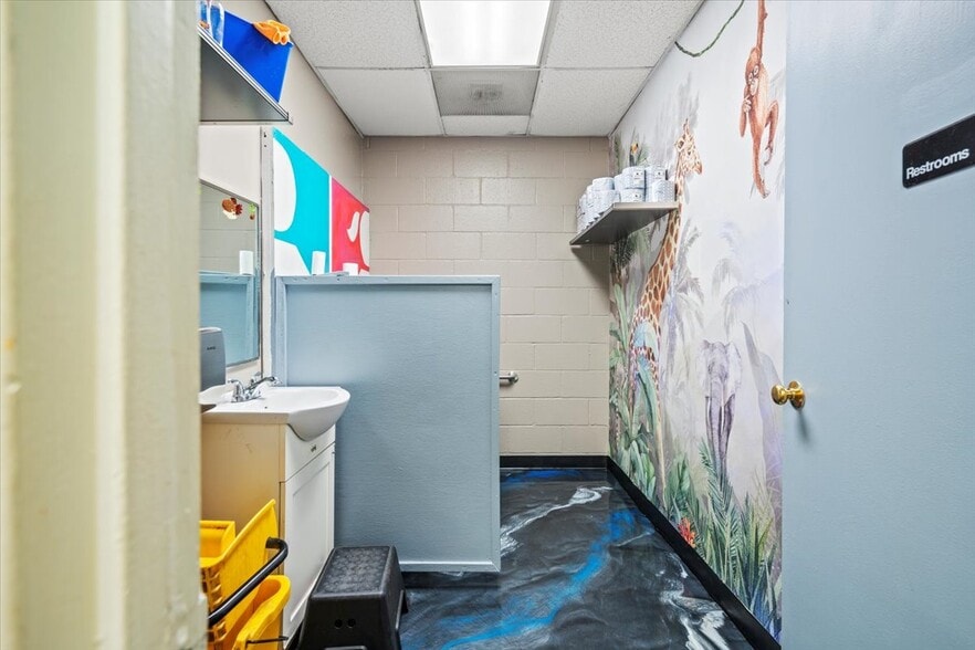 More Photos Of 1718 S Beltline Blvd, Columbia Daycare Center For Sale