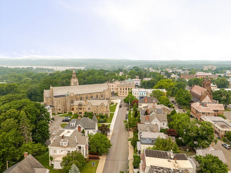 More Photos Of 437 E Allen St, Hudson Office For Sale