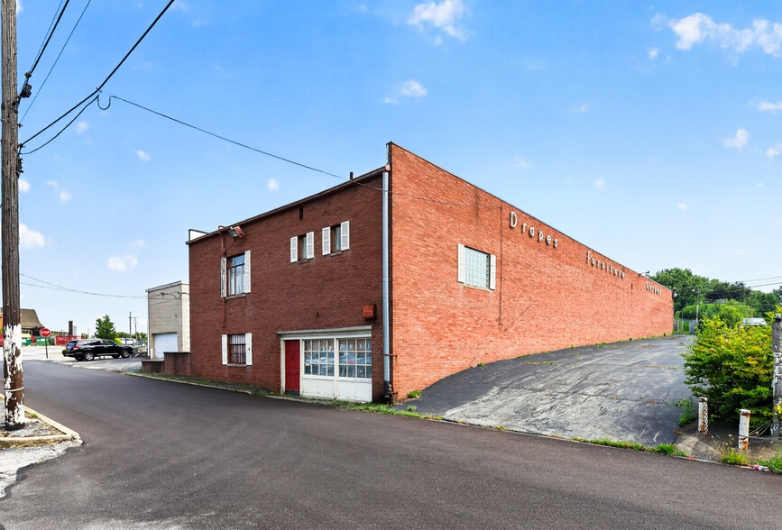 More Photos Of 4120 Market St, Youngstown Freestanding For Sale