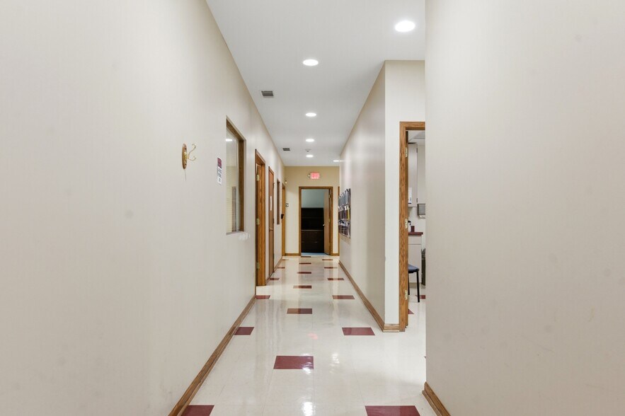 More Photos Of 1640 Willow Circle Dr, Crest Hill Medical For Sale