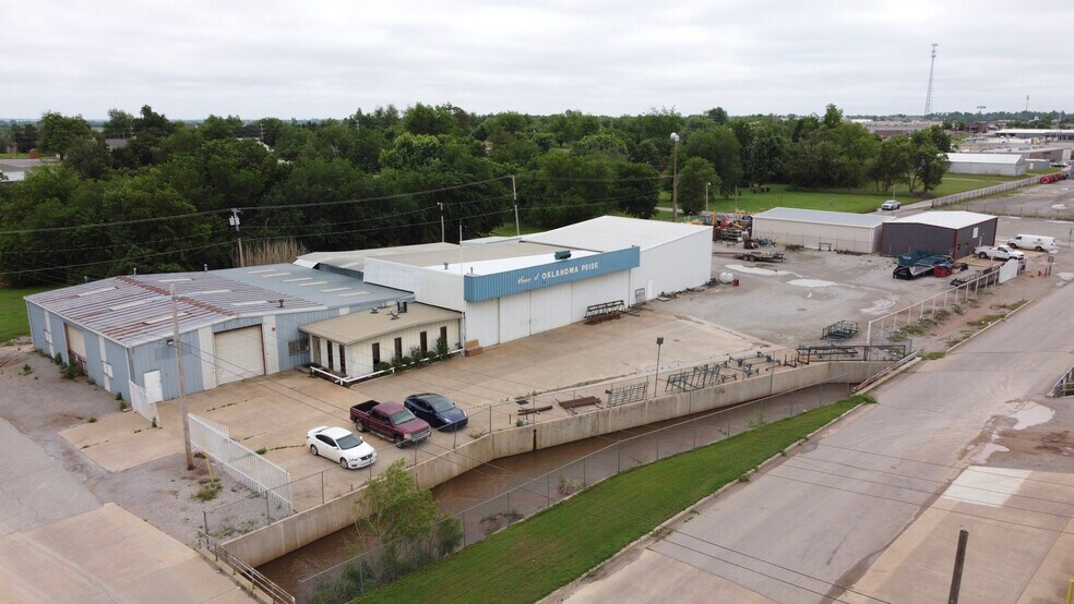 More Photos Of 1301 S 3rd St, Chickasha Distribution For Lease