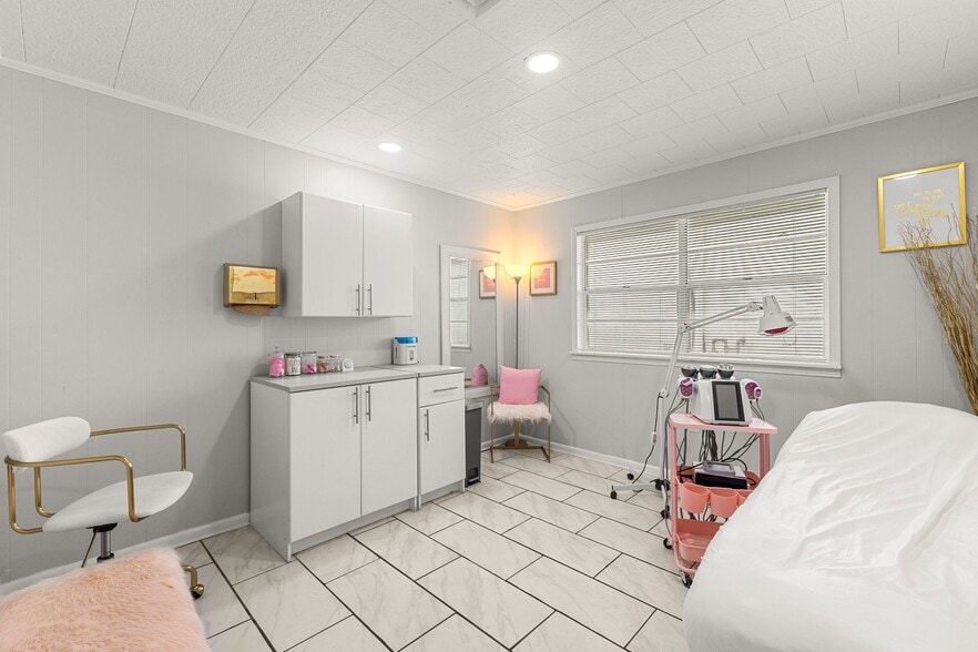 More Photos Of 120 S 10th Ave, Hattiesburg General Retail For Sale