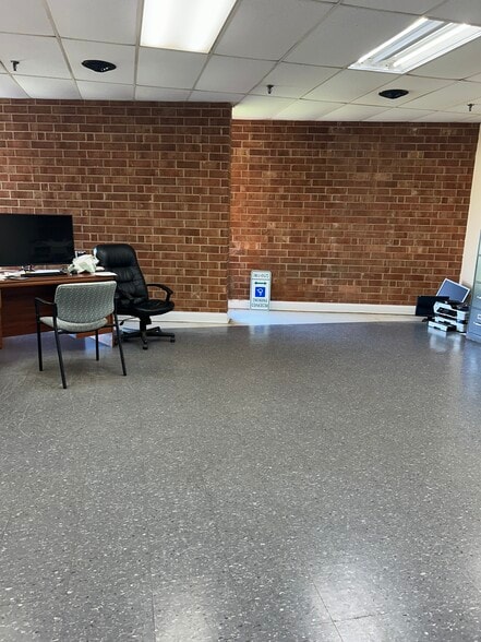 More Photos Of 108 Chicksaw Rd, Gastonia Manufacturing For Sale