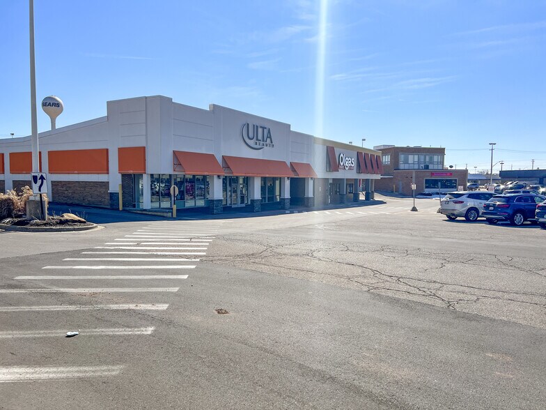 More Photos Of 310 N Clippert St, Lansing Unknown For Lease