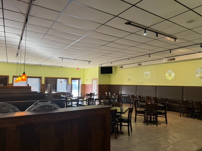 More Photos Of 103 W Court House Sq, Cumming General Retail For Sale