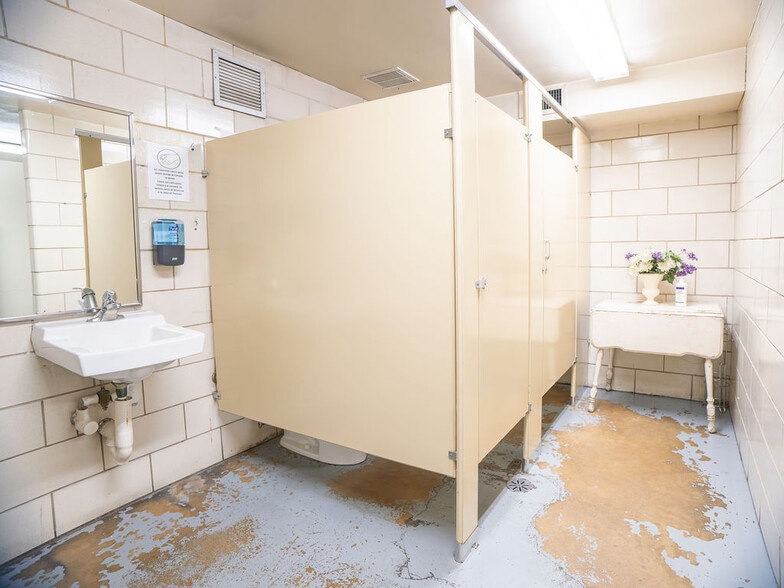 More Photos Of 2733 W Harrison St, Chicago Warehouse For Sale