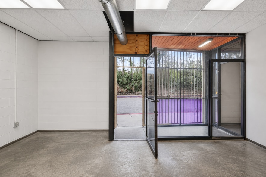 More Photos Of 618 Thompson Ave, Glendale Warehouse For Sale