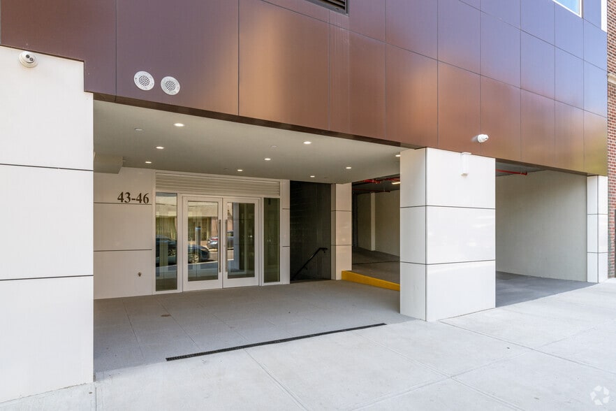 More Photos Of 39-11 Queens Blvd, Long Island City Apartments For Lease