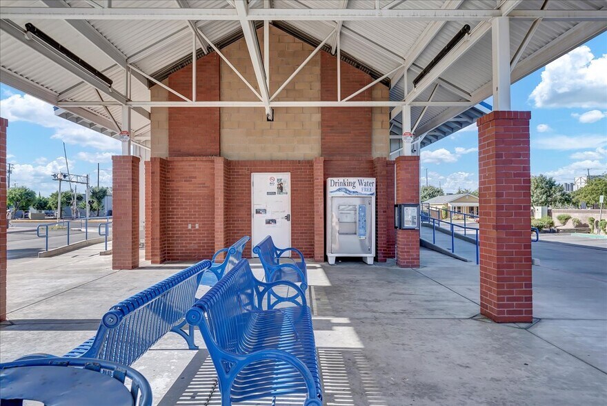 More Photos Of 504 W 7th St, Hanford Freestanding For Sale