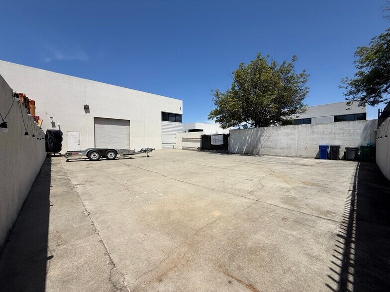 More Photos Of 28435 Century St, Hayward Light Distribution For Sale
