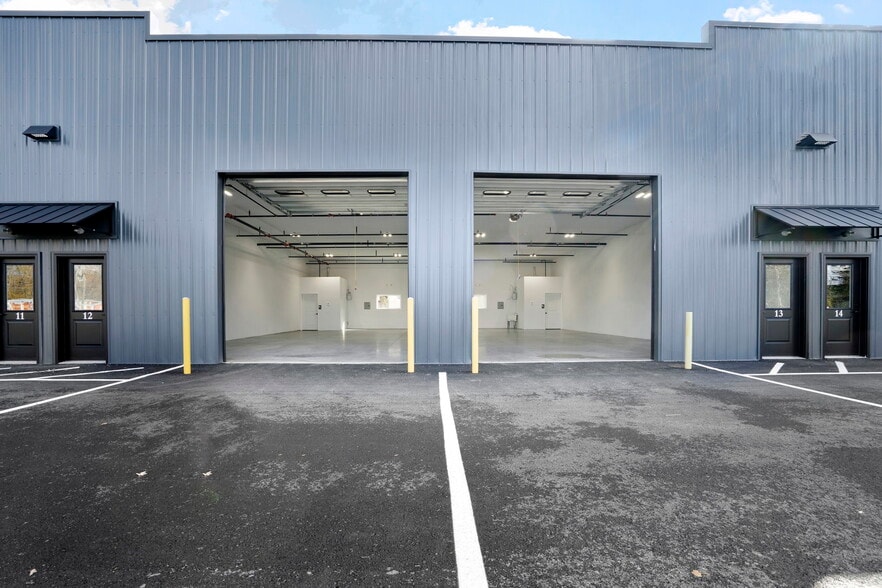 More Photos Of 46 Maple Ave, Schenectady Warehouse For Lease