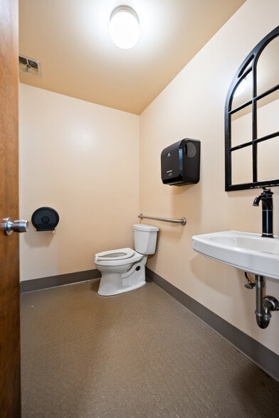 More Photos Of 828 Cherry St, Green Bay Office Residential For Sale