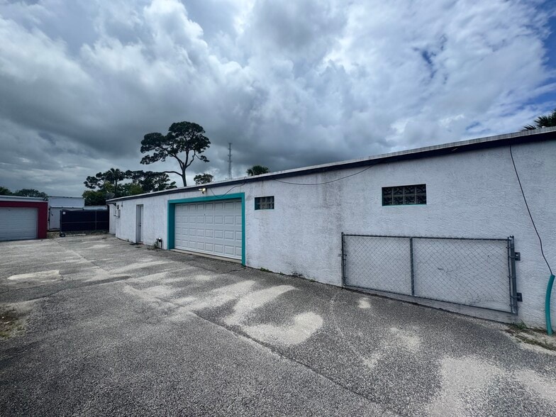 More Photos Of 322 Ridgewood Ave, Daytona Beach Storefront Retail Office For Sale