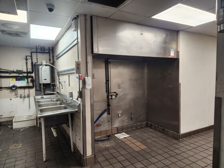 More Photos Of 1037 Barre Townshp Blvd, Wilkes Barre Fast Food For Lease