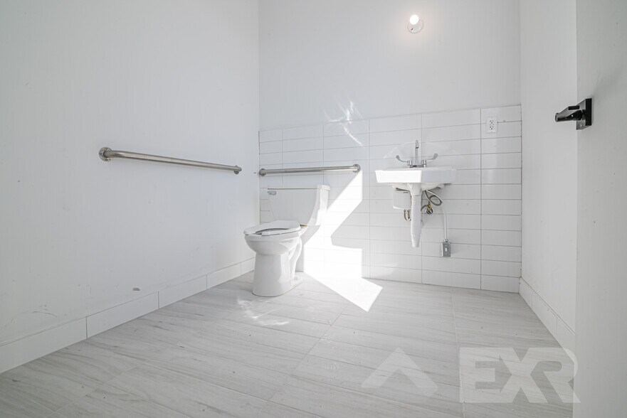 More Photos Of 1308 Myrtle Ave, Brooklyn Office For Sale