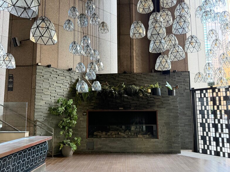 More Photos Of 800 W 6th St, Los Angeles Office For Lease