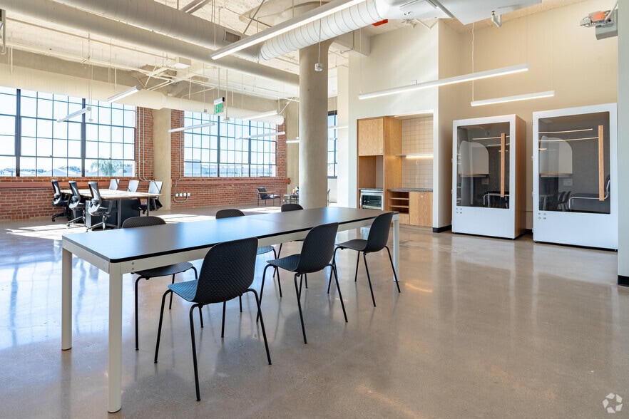 More Photos Of 1019 E 4th Pl, Los Angeles Loft Creative Space For Lease