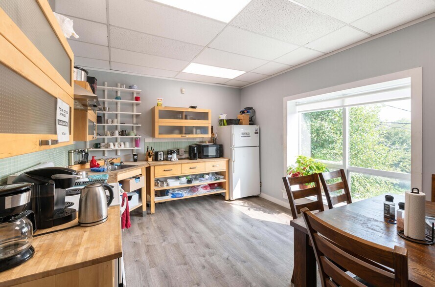 More Photos Of 11517 132A St, Surrey Warehouse For Sale