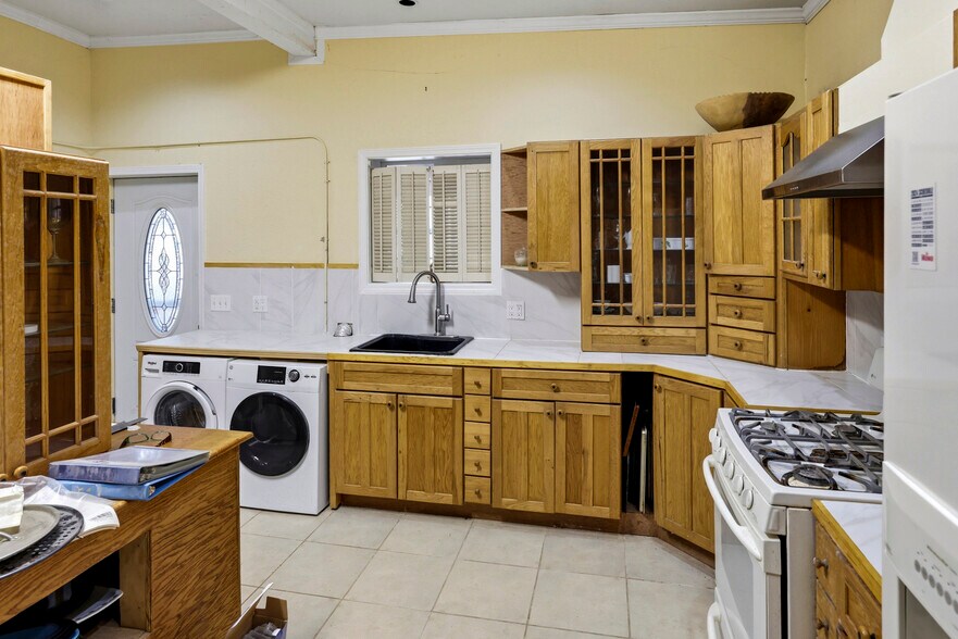 More Photos Of 1358 W Main St, Forest City Warehouse For Sale
