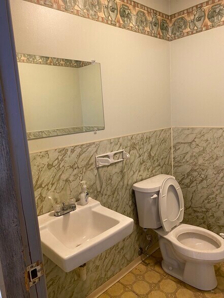 More Photos Of 3909 Witmer Rd, Niagara Falls Freestanding For Lease