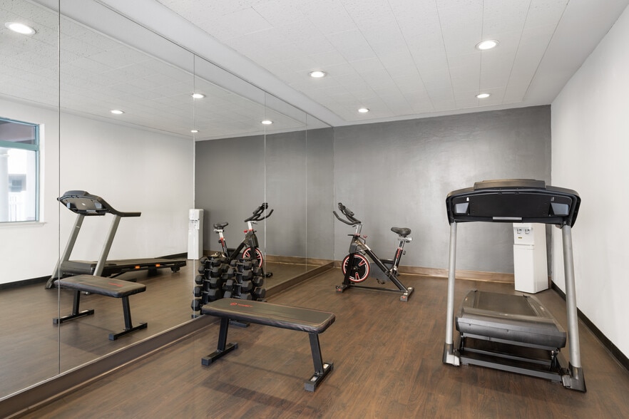 More Photos Of 631 Camino del Rio S, San Diego Hotel For Sale
