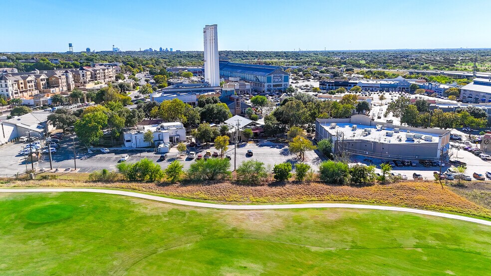 More Photos Of 7310 Jones Maltsberger Rd, San Antonio Restaurant For Lease