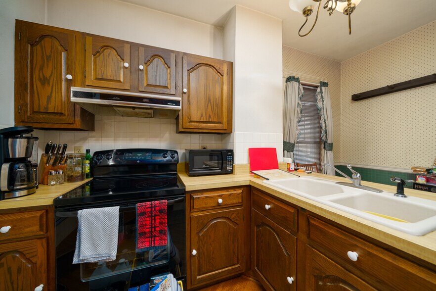 More Photos Of 261 Lebanon Ave, Belleville Apartments For Sale