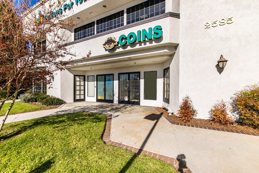 More Photos Of 2585 Cochran St, Simi Valley Freestanding For Sale