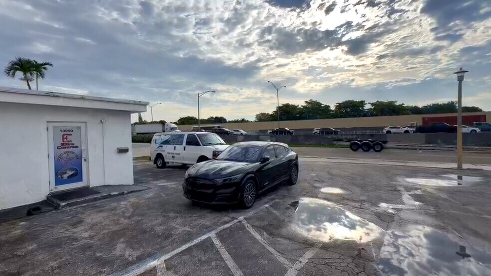 More Photos Of 13990 NW 6th Ct, Miami Warehouse For Lease
