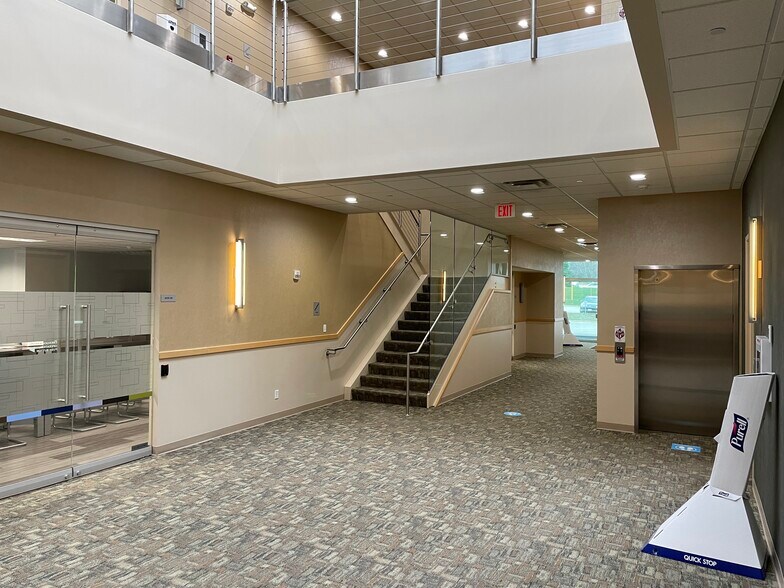 More Photos Of 6601 Westown Pky, West Des Moines Medical For Lease