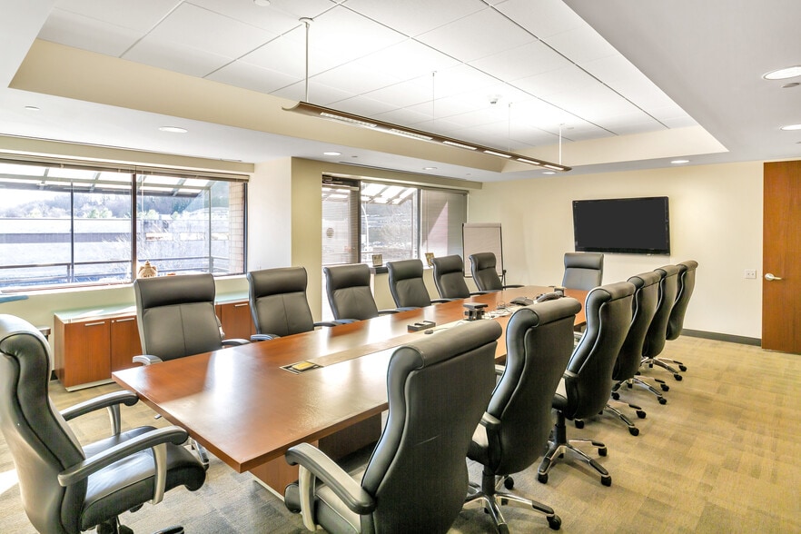 More Photos Of 4 Tri Harbor Ct, Port Washington Flex For Sale