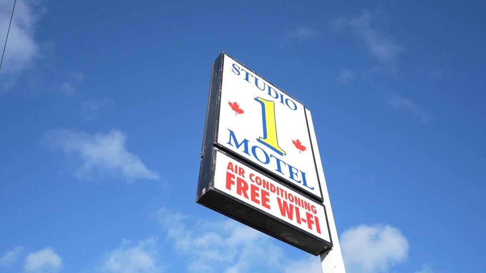 More Photos Of 1144 Division St, Cobourg Hotel For Sale
