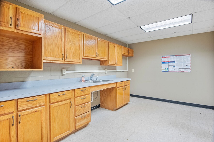 More Photos Of 2153 Lejeune Blvd, Jacksonville Freestanding For Sale