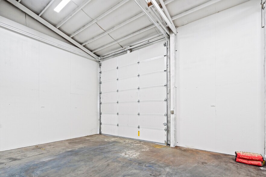 More Photos Of 1344 Brookside Blvd, Grants Pass Warehouse For Lease